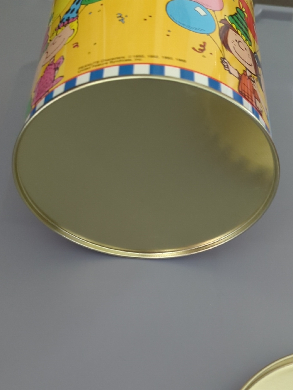 NWOT Vintage Peanuts Party Mix Tin - Picture 6 of 6